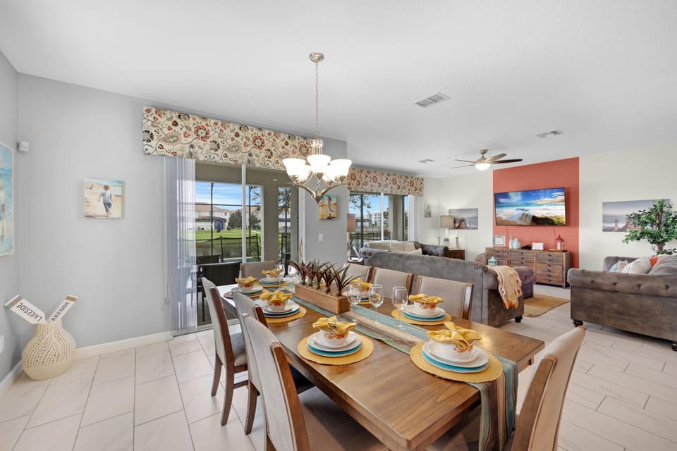 Living room, Dining area