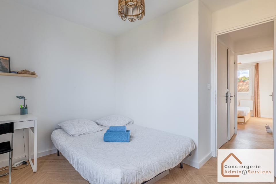 Bed, Bedroom, heating