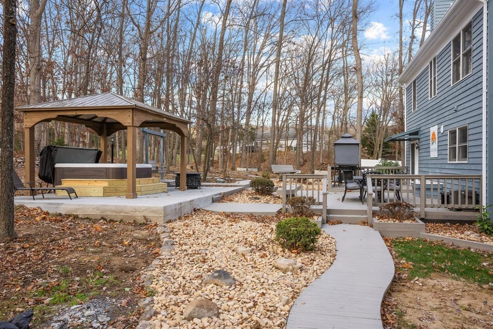Blue Mountain Song- Massanutten Home with Hot tub! House in Massanutten