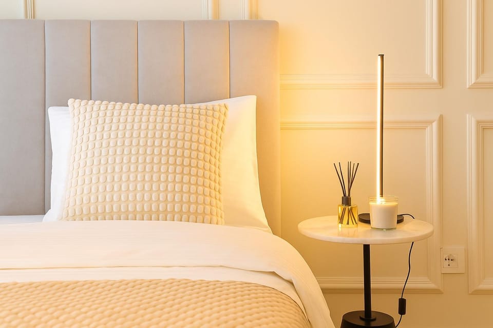 Bed, Living room, Photo of the whole room, Bedroom