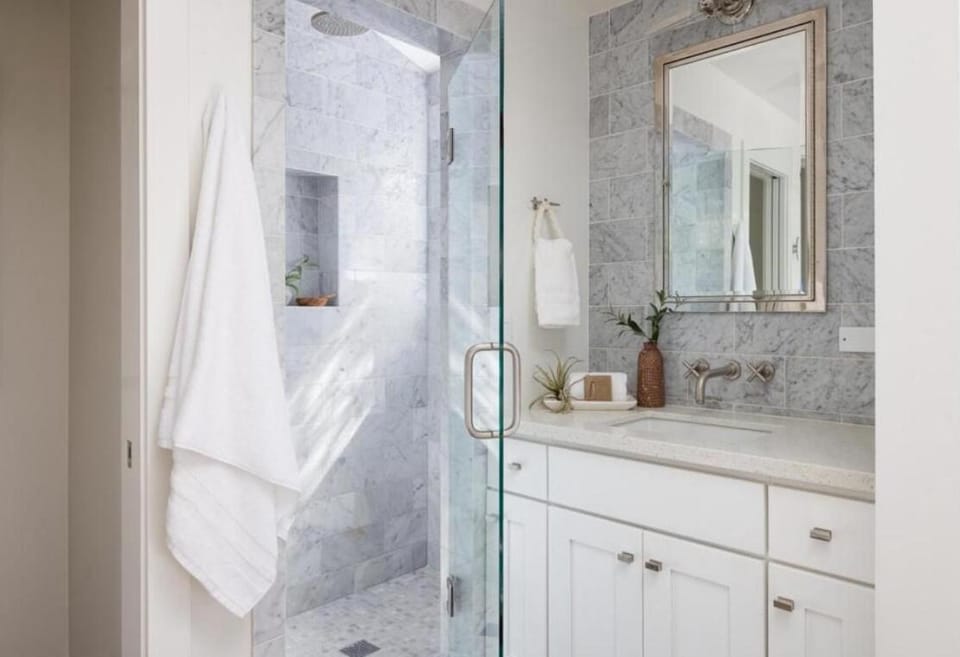 Shower, Bathroom, towels