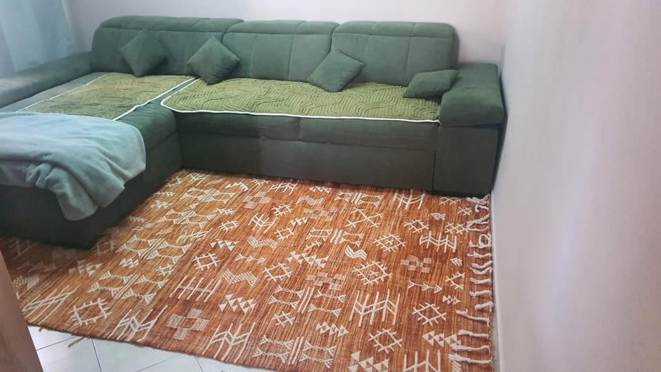 Bed, Living room, Photo of the whole room, Seating area