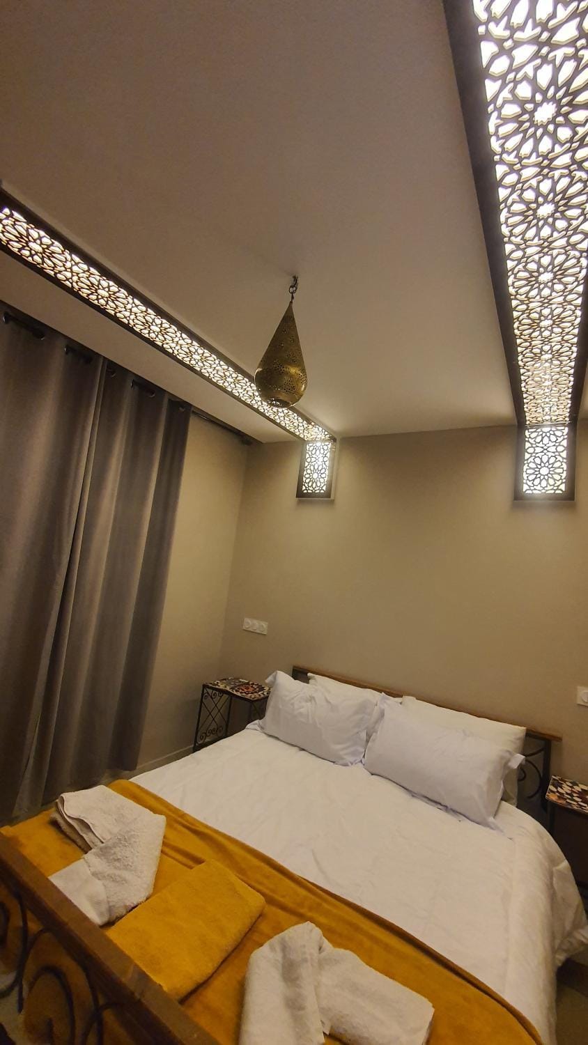 Bed, Photo of the whole room, Bedroom, towels