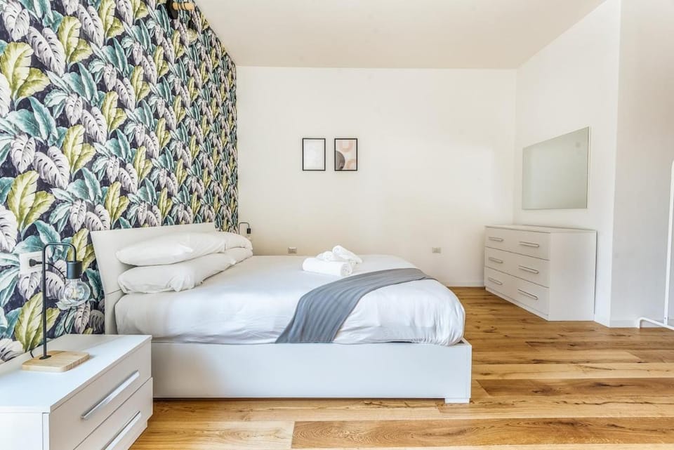 Malpensa 10min taxi service-LAKE in 15min Apartment in Lombardy