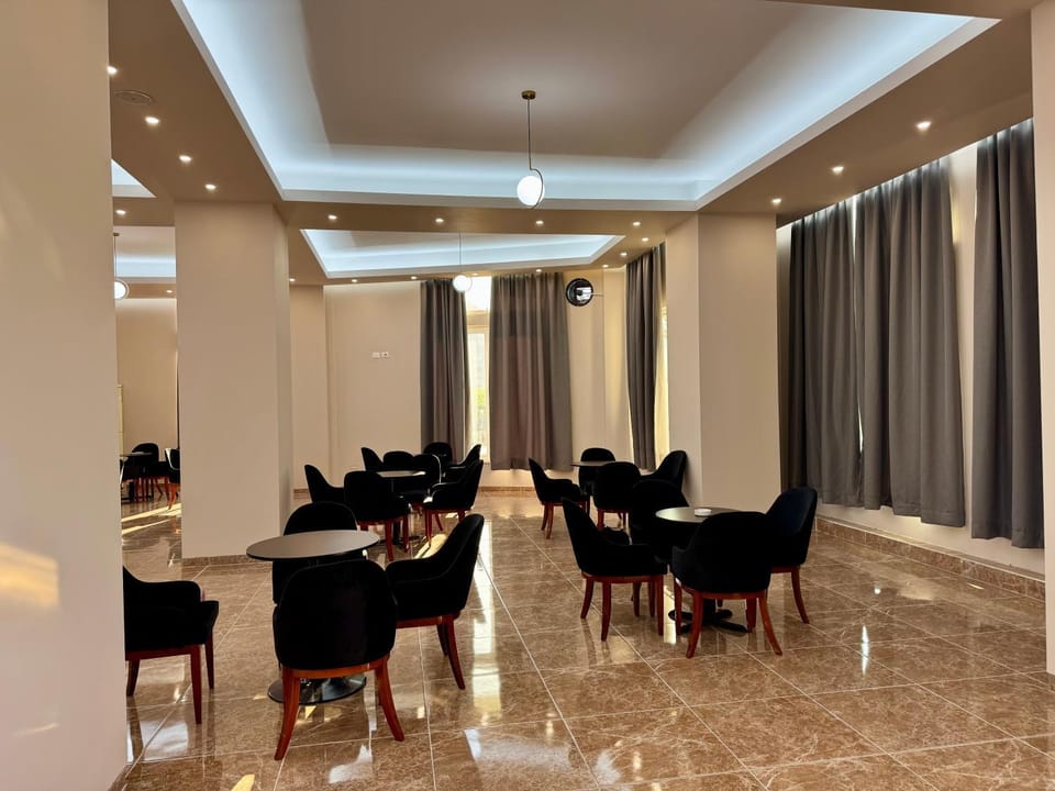 Restaurant/places to eat, Banquet/Function facilities