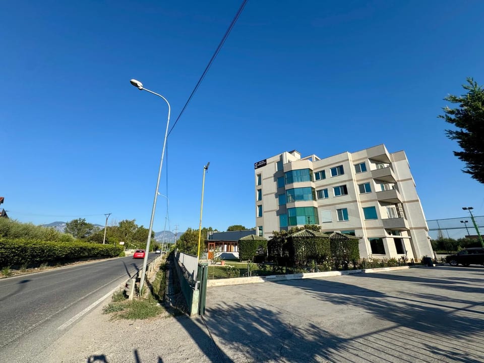 Property building, Day, Street view