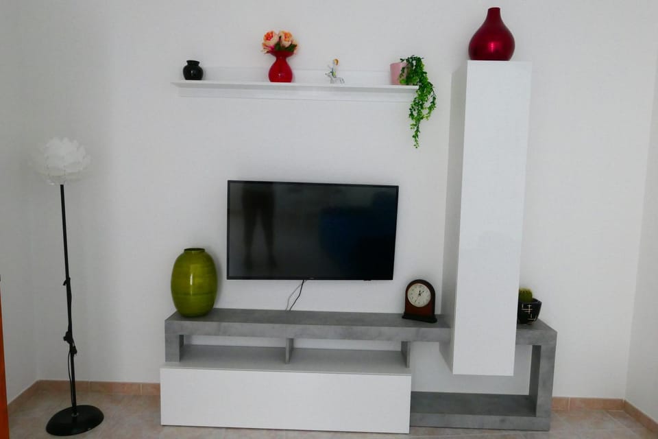 Communal lounge/ TV room, Evening entertainment