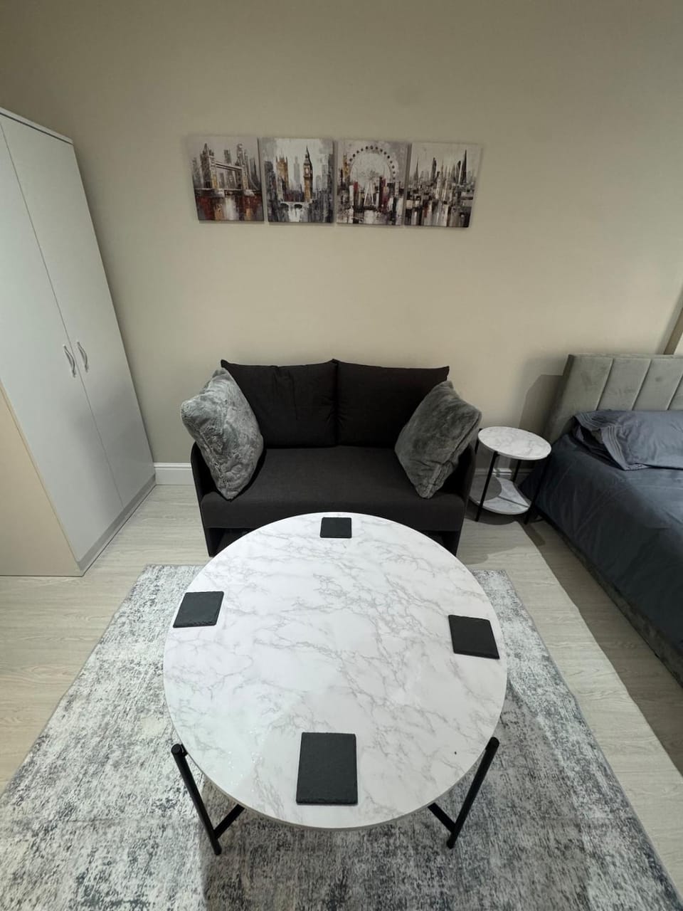Modern Studio Apartment Shoreditch Apartment in London Borough of Islington