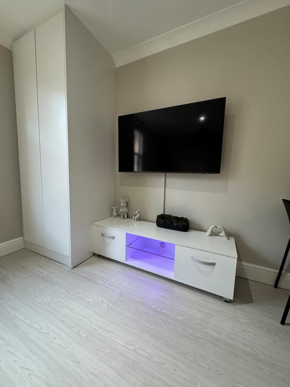 Modern Studio Apartment Shoreditch Apartment in London Borough of Islington