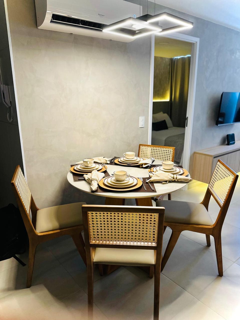 Coffee/tea facilities, Living room, Seating area, Dining area