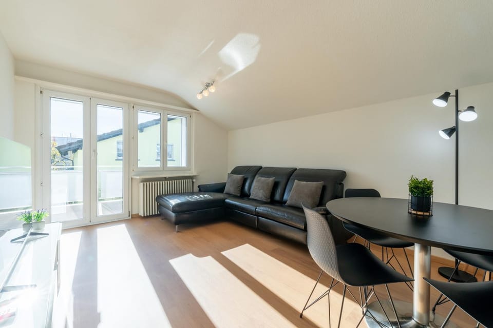 TV and multimedia, Living room, Dining area