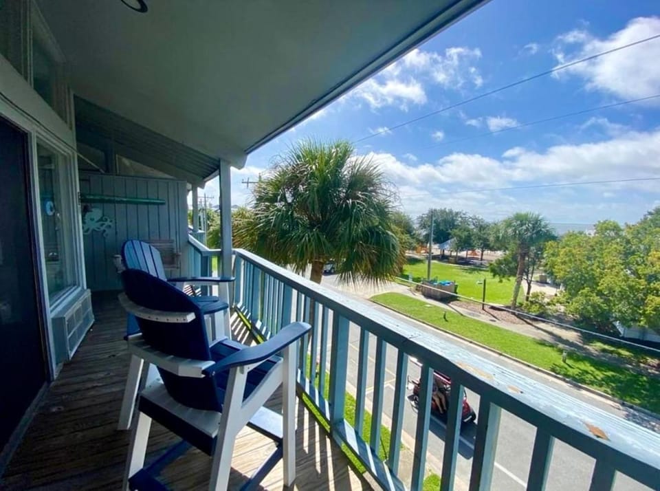 323 Beautiful Gulf and Park Views Apartment in Cedar Key