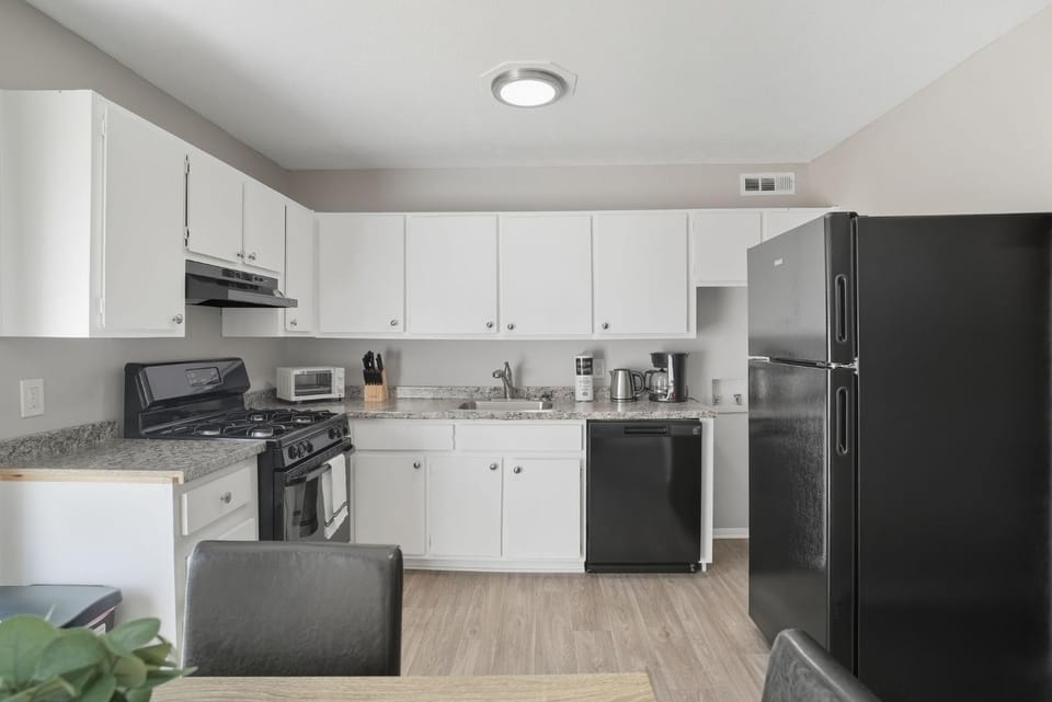 Wyndham Hills Getaway Modern Comfort Awaits Apartment in Forest Park