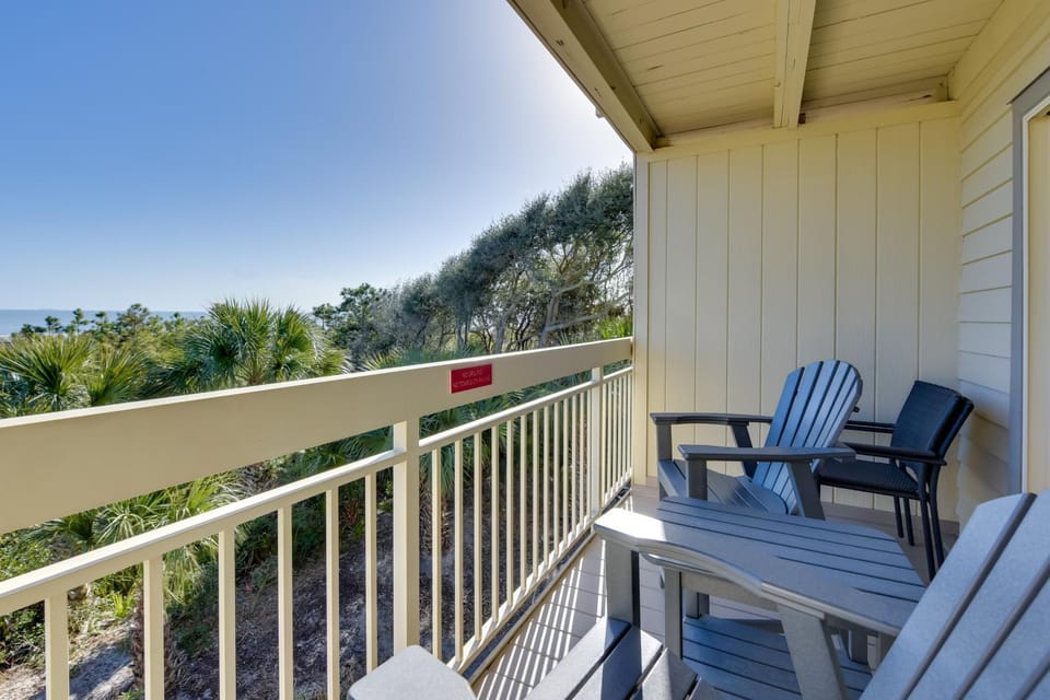 Oceanfront Condo! Breakers 210 w/ Sunrise Views House in Coligny Beach