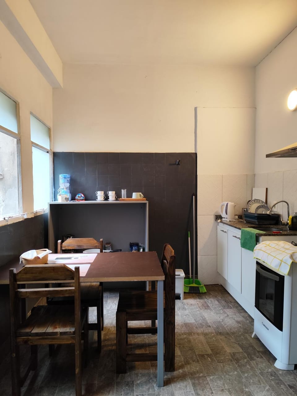 Kitchen or kitchenette, Dining area, minibar, pet friendly, stove