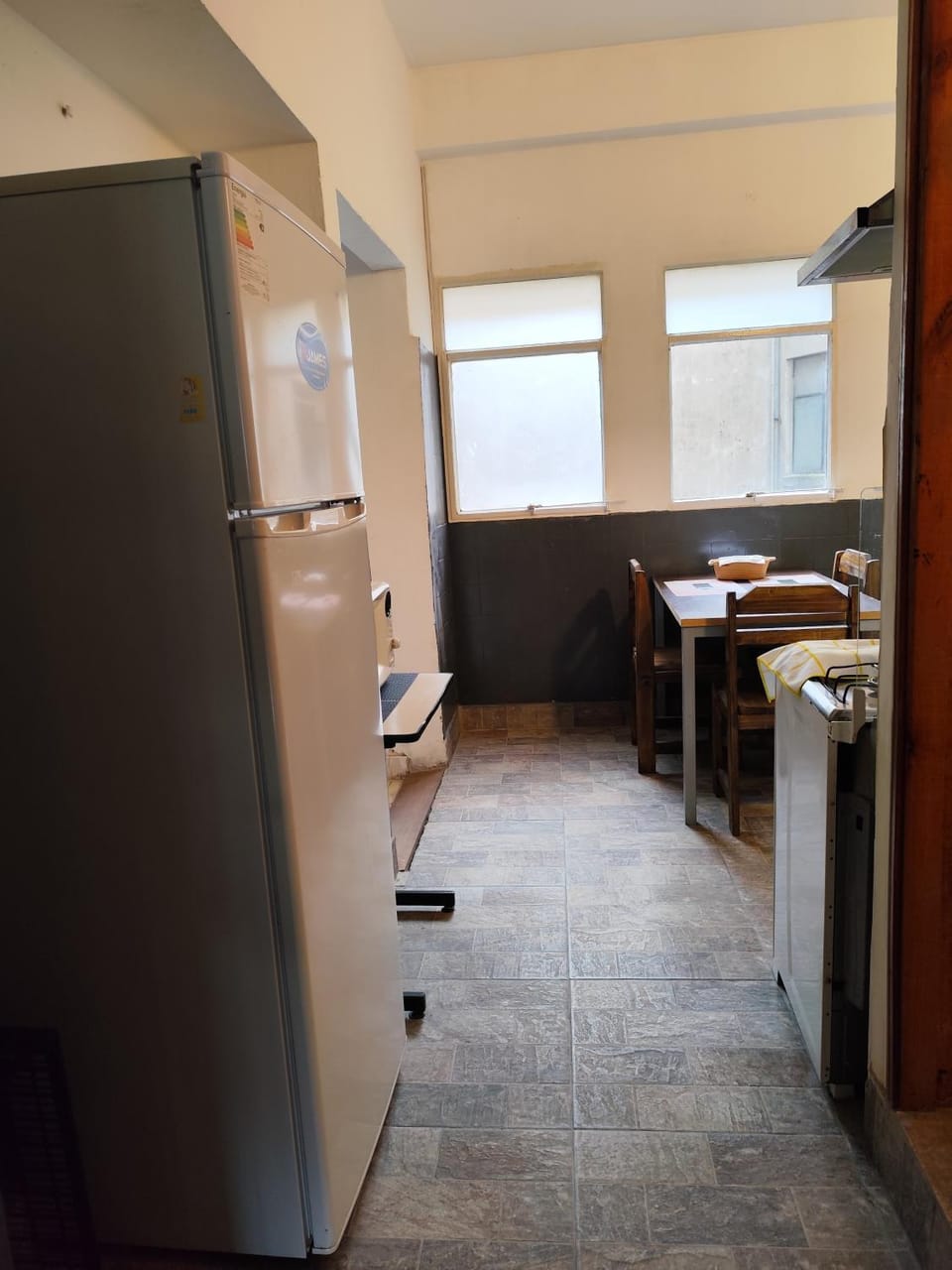 Kitchen or kitchenette, minibar, oven