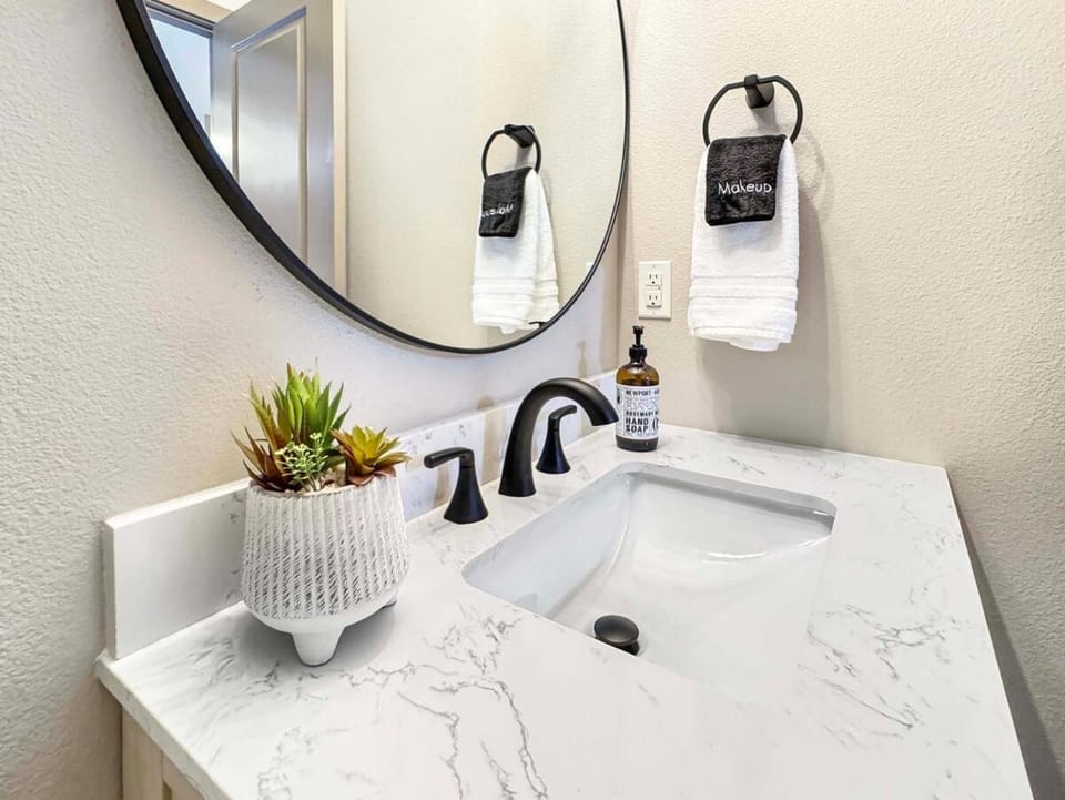 Bathroom, towels
