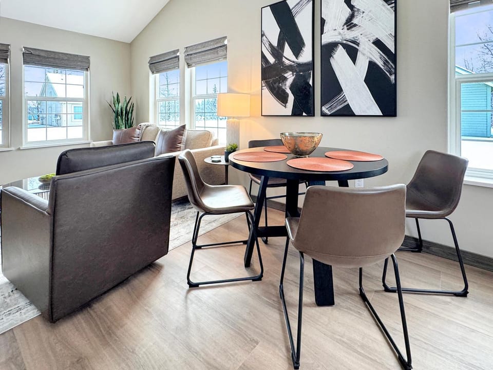 Seating area, Dining area
