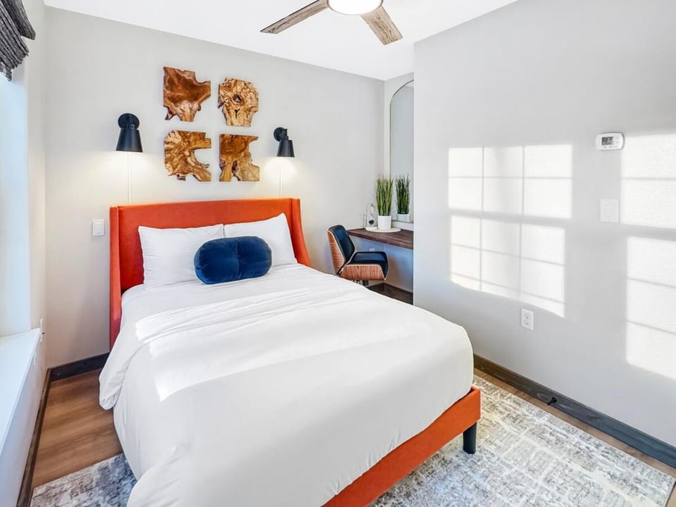 Bed, Photo of the whole room, Bedroom