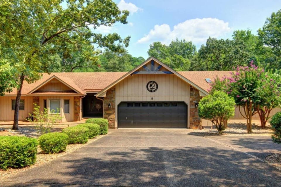 Pool House on Ponce De León House in Arkansas