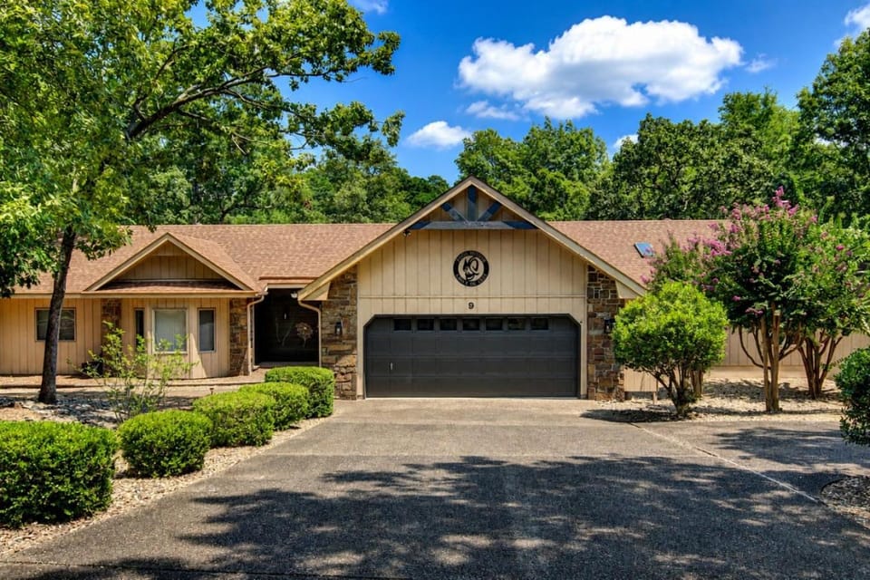 Pool House on Ponce De Leon House in Arkansas