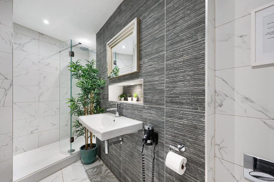 Shower, Bathroom, towels