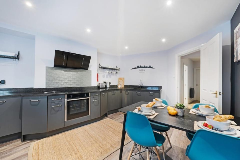 Kitchen or kitchenette, Seating area, Dining area, dishwasher, oven, stove