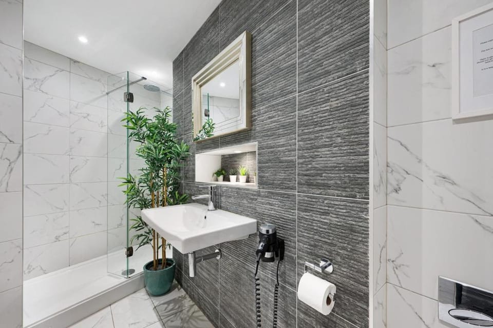 Shower, Bathroom, towels