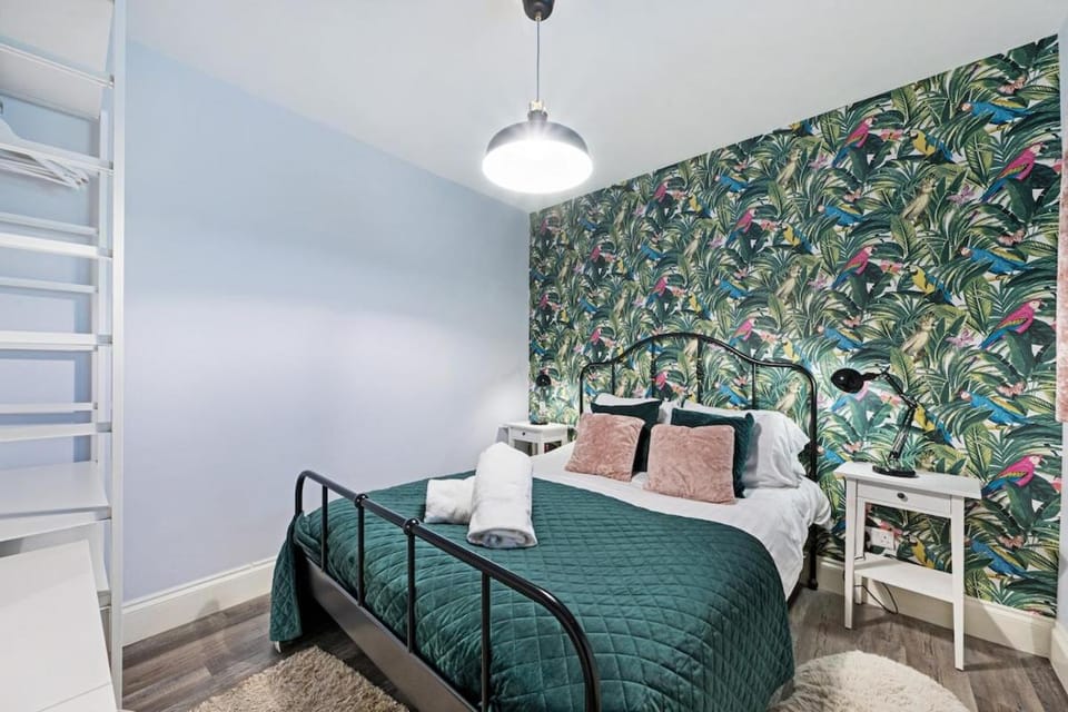 Bed, Photo of the whole room, Bedroom