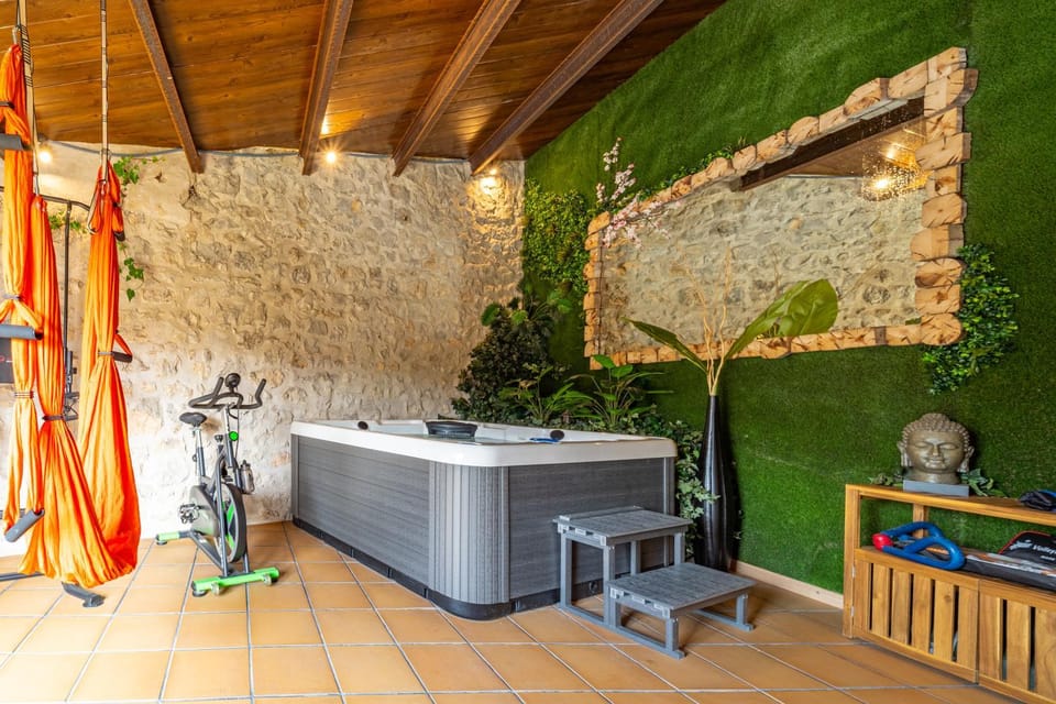 Hot Tub, Spa and wellness centre/facilities, Fitness centre/facilities