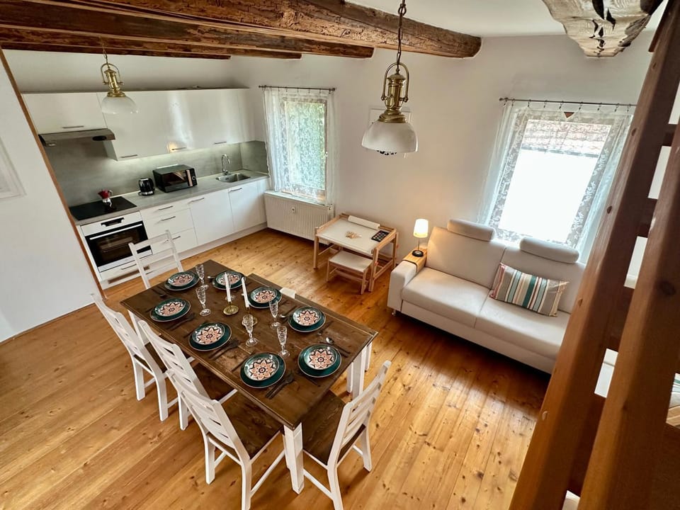 Kitchen or kitchenette, Living room, Seating area, Dining area, pet friendly, stove
