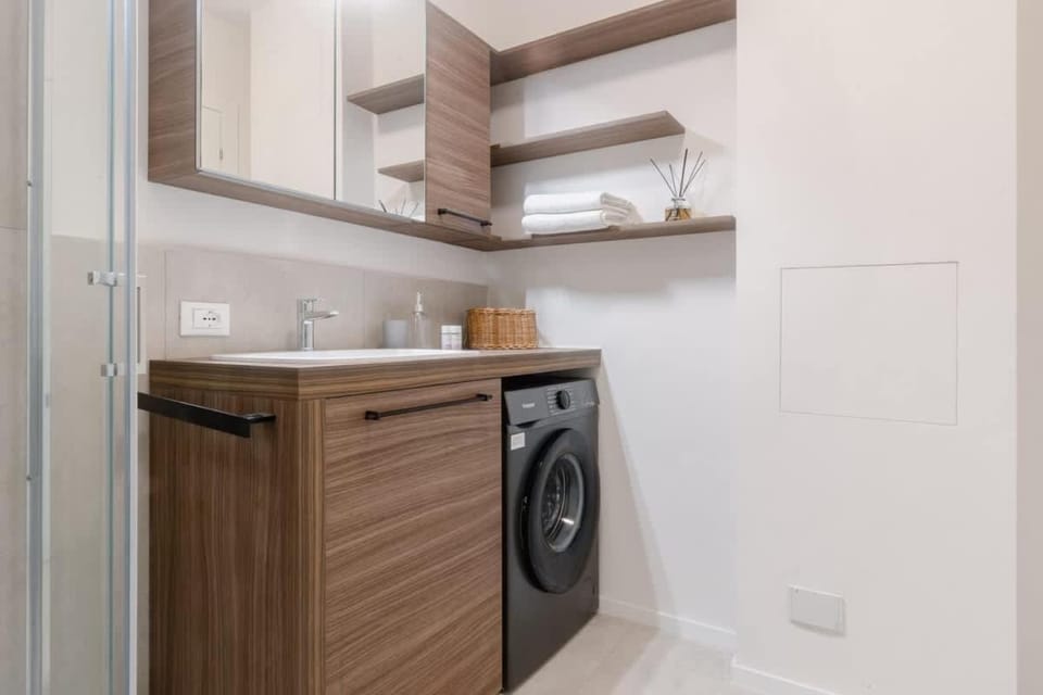 Modern Retreat Private Room with Ensuite Apartment in Florence