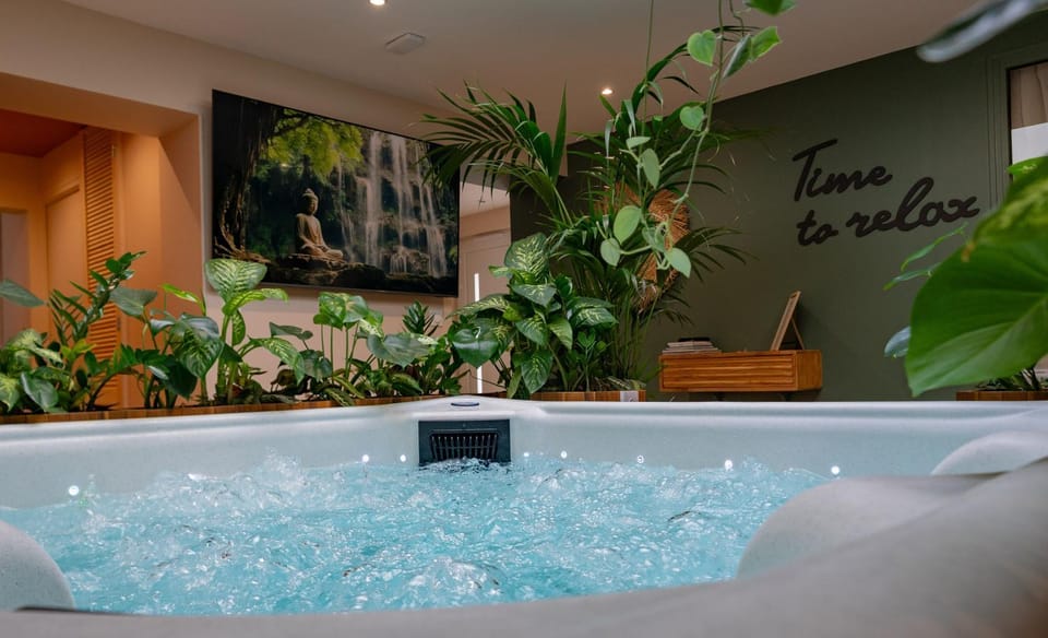 Natural landscape, Hot Tub, TV and multimedia