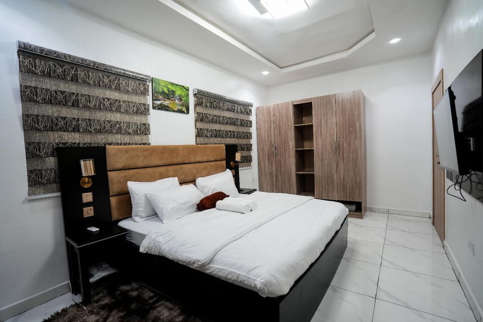 Bed, TV and multimedia, Photo of the whole room, Bedroom, wardrobe