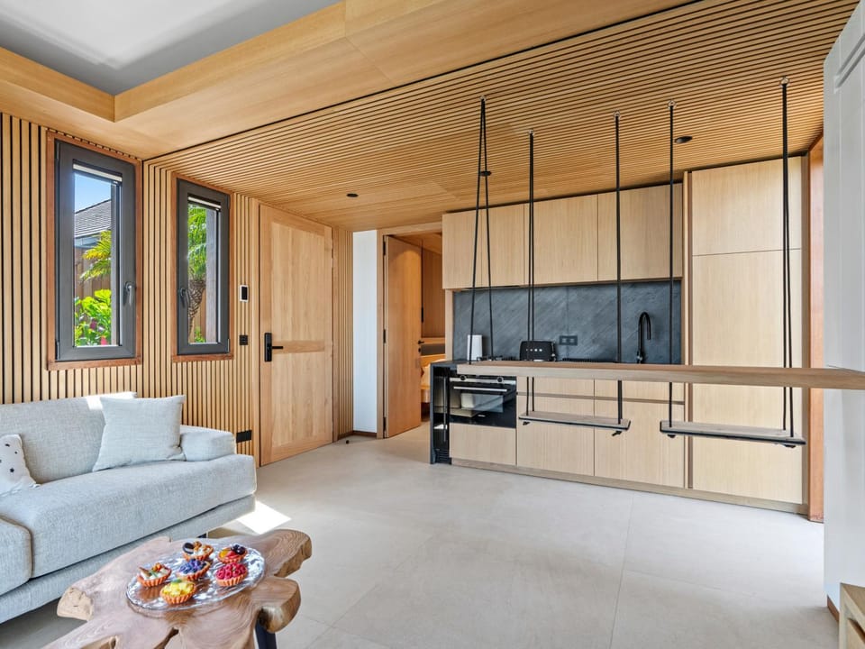 Dining area, kitchen
