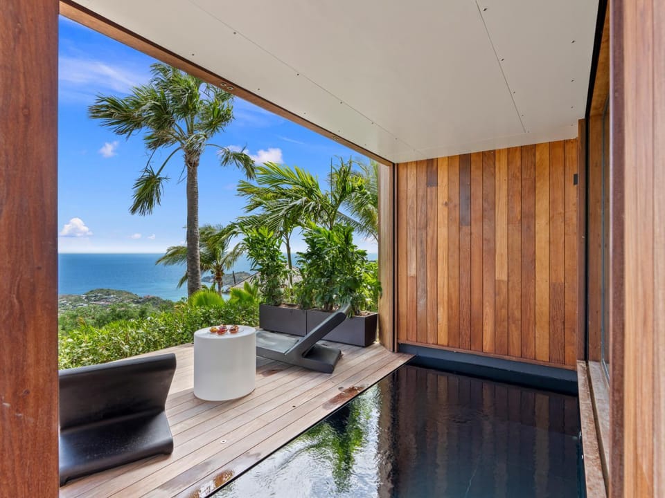View (from property/room), Balcony/Terrace, Swimming pool, sunbed