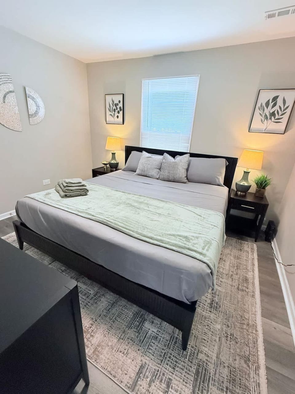 Charming 5BD 2BA with spacious yard near O'hare House in Northlake