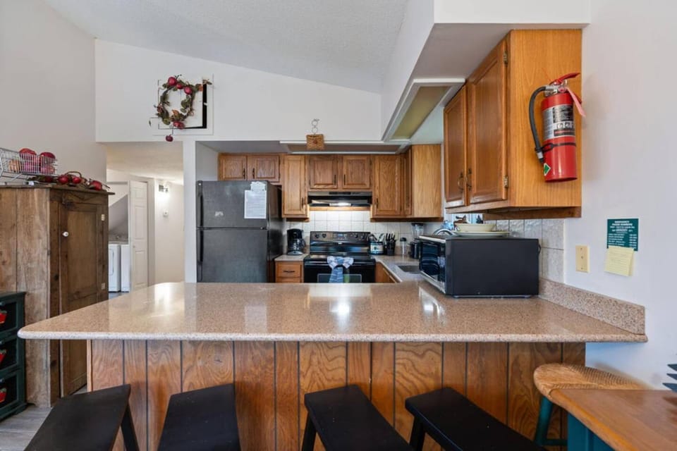 Smoky Mountain Cabin with Hot Tub & Resort Amenities Cabin in Pittman Center