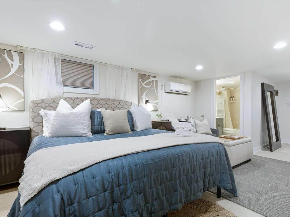 Petworth Gem - Modern Studio Near METRO rail Apartment in District of Columbia