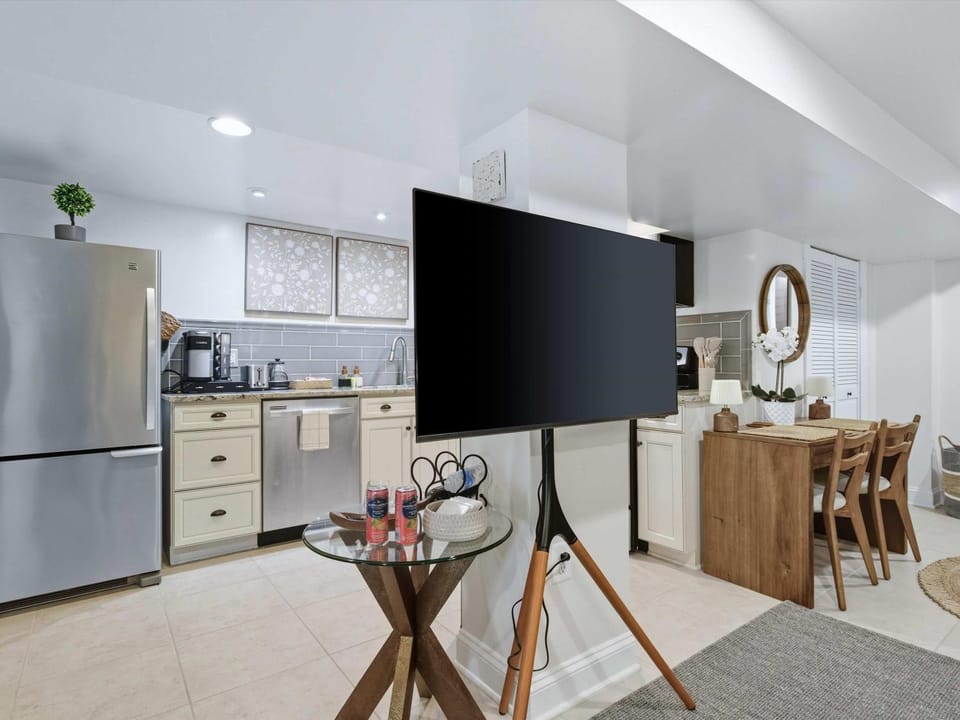 Petworth Gem - Modern Studio Near METRO rail Apartment in District of Columbia