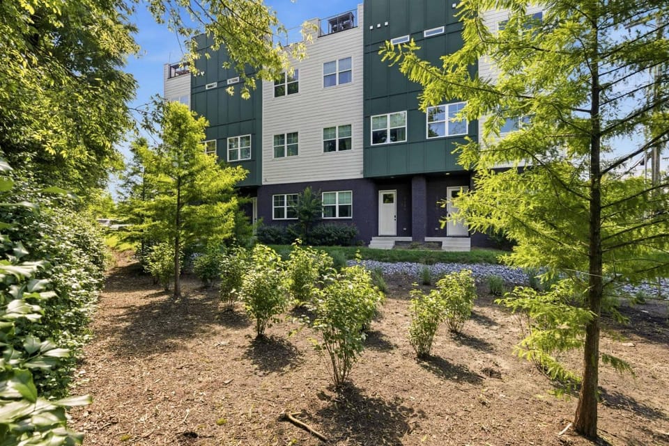 Rooftop Views 4BR 4BA 7 Beds Near Broadway House in East Nashville