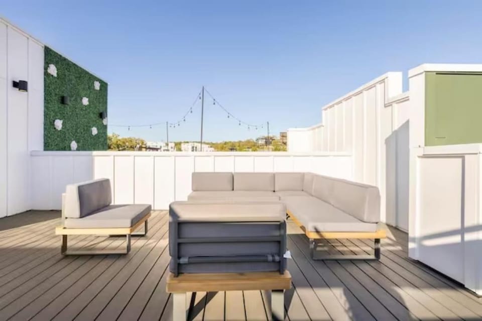 Rooftop Views 4BR 4BA 7 Beds Near Broadway House in East Nashville