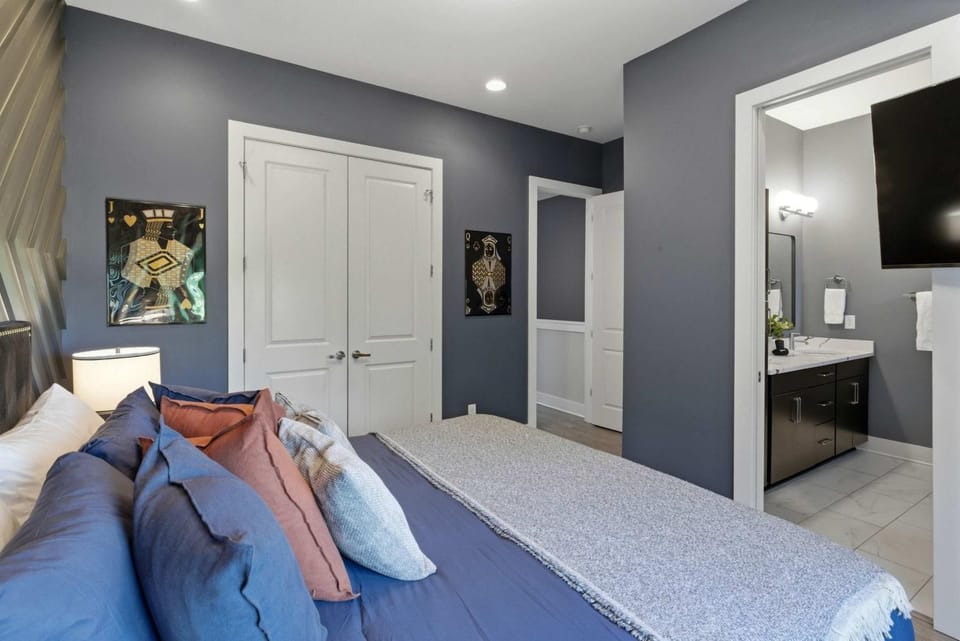 Rooftop Views 4BR 4BA 7 Beds Near Broadway House in East Nashville
