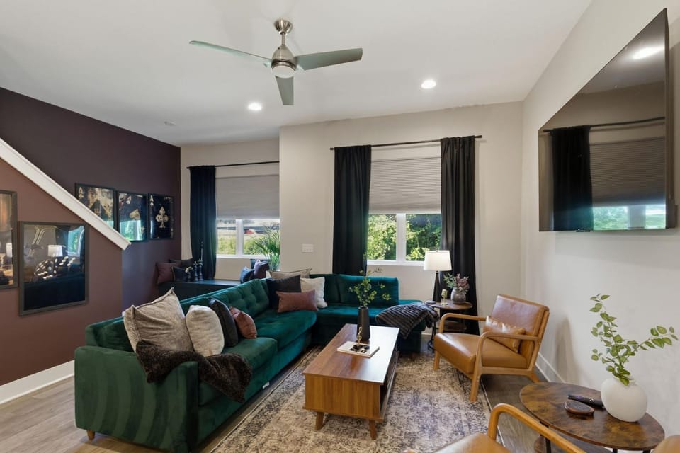 Rooftop Views 4BR 4BA 7 Beds Near Broadway House in East Nashville