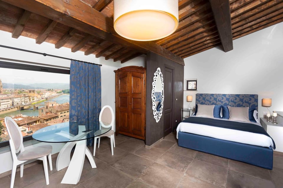 Bed, Natural landscape, Summer, View (from property/room), Balcony/Terrace, Living room, Photo of the whole room, Seating area, Dining area, Bedroom, City view, Landmark view, Street view, locker