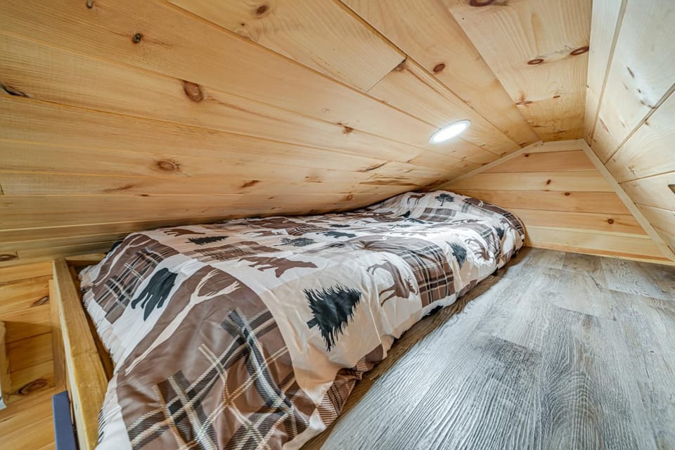5 Mi to Wine Trails: Finger Lakes Tiny Home Apartment in Seneca Lake