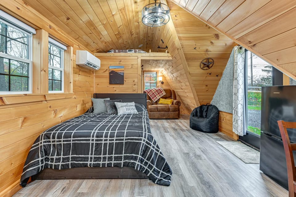 5 Mi to Wine Trails: Finger Lakes Tiny Home Apartment in Seneca Lake