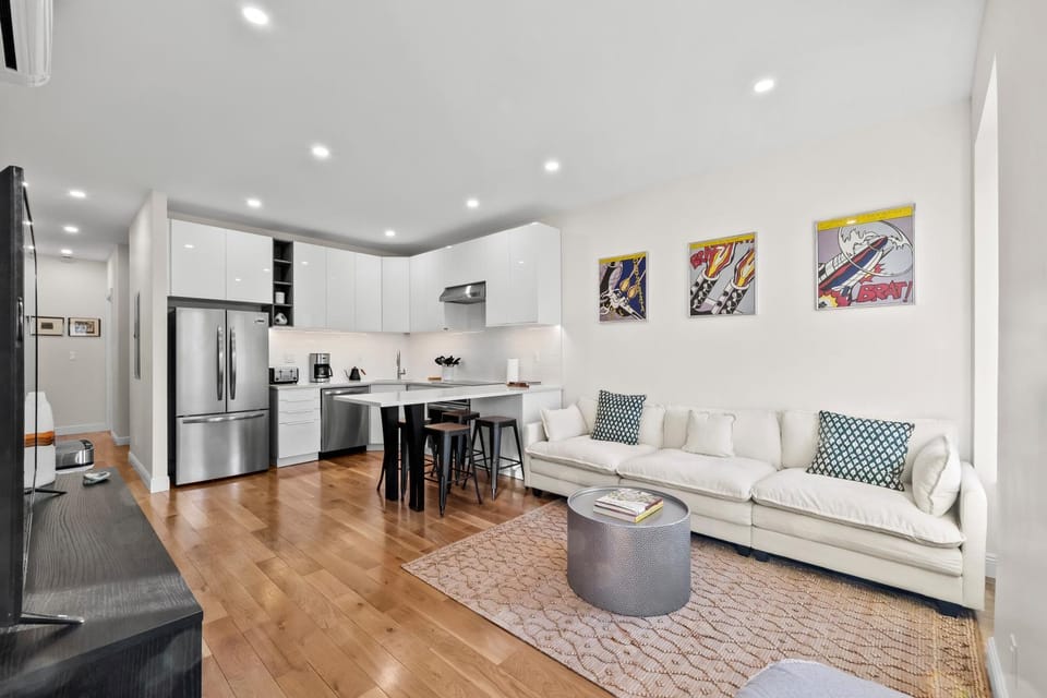 Carroll Place - Bright 3BR Apt in Carroll Gardens Apartment in Carroll Gardens