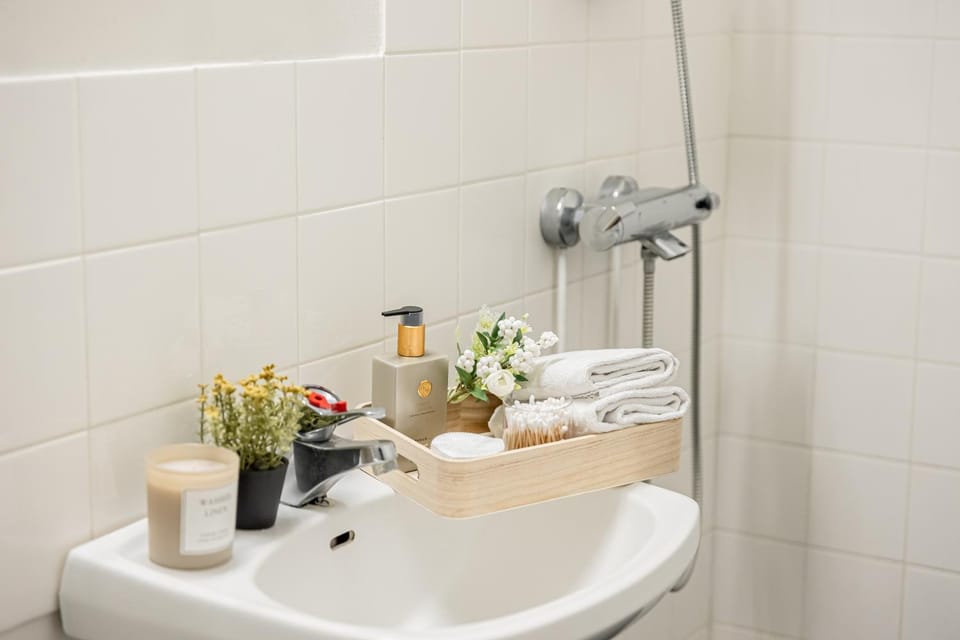 Bathroom, towels