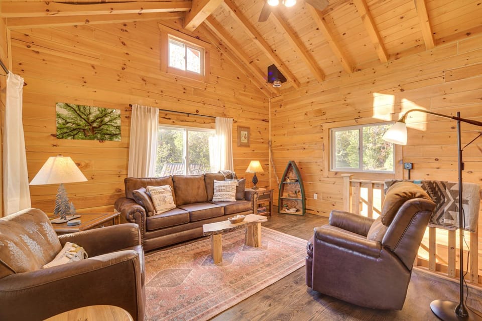 Northwoods Nature Escape! Lakefront Hayward Cabin Cabin in Bass Lake